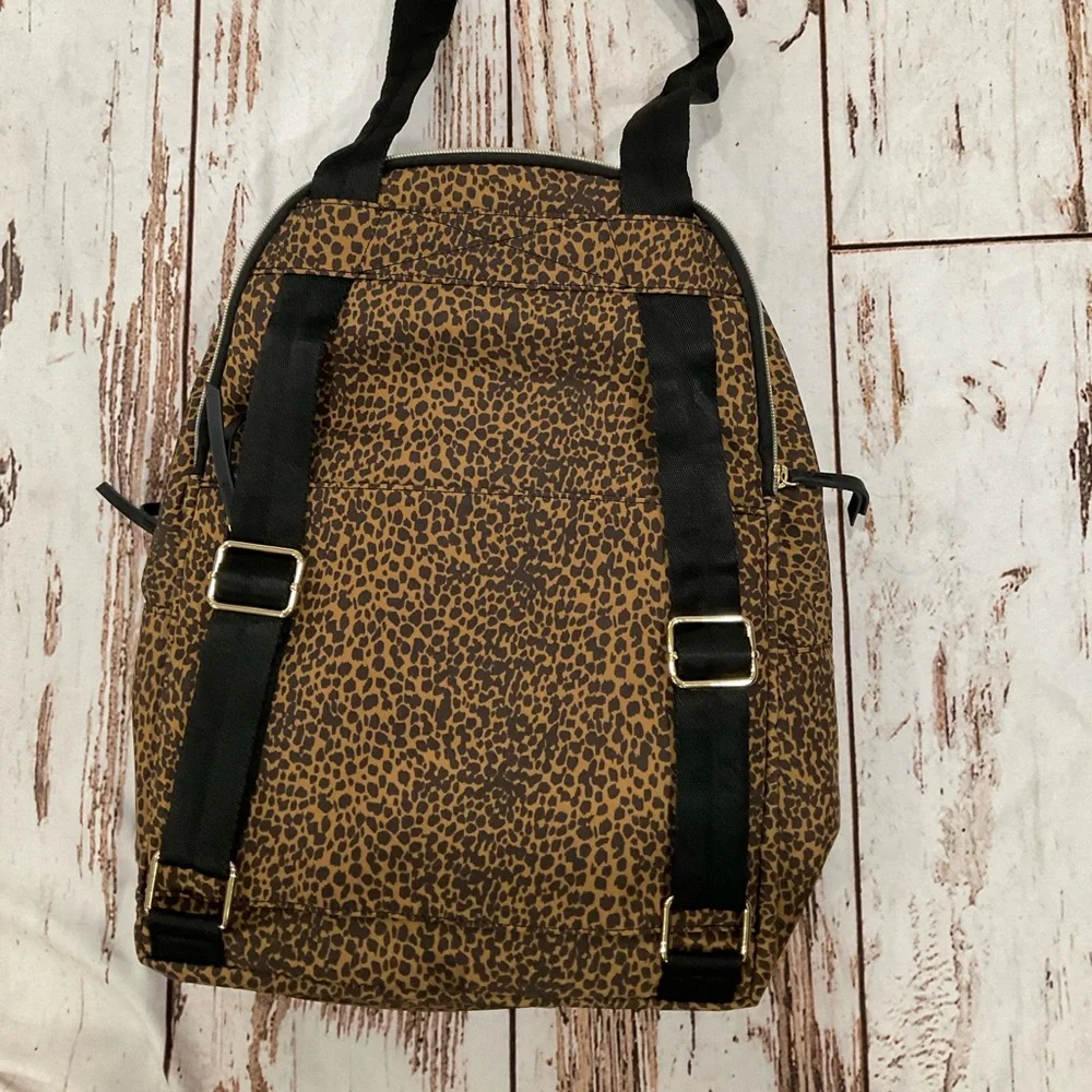 NWOT STELLA & DOT LADY BOSS TWO‎ IN ONE CHEETAH PRINT SHOULDER BAG BACKPACK